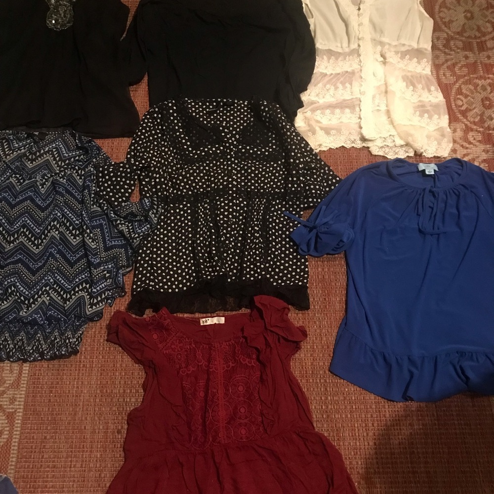 7 pc lot -stylish womens sz small/ med shirt lot! NICE